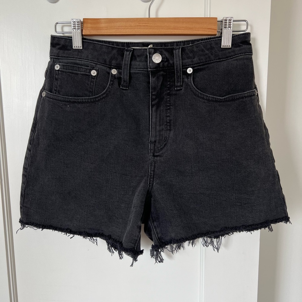 Madewell Curvy High Rise Denim Shorts in Lunar, size 26